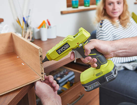 pistolet à colle sans fil R18GLU Ryobi ONE+ pistolet à colle sans fil R18GLU Ryobi ONE+